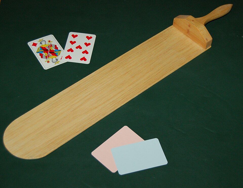 Bài tây và palette (xẻ bài) dùng trong Baccarat