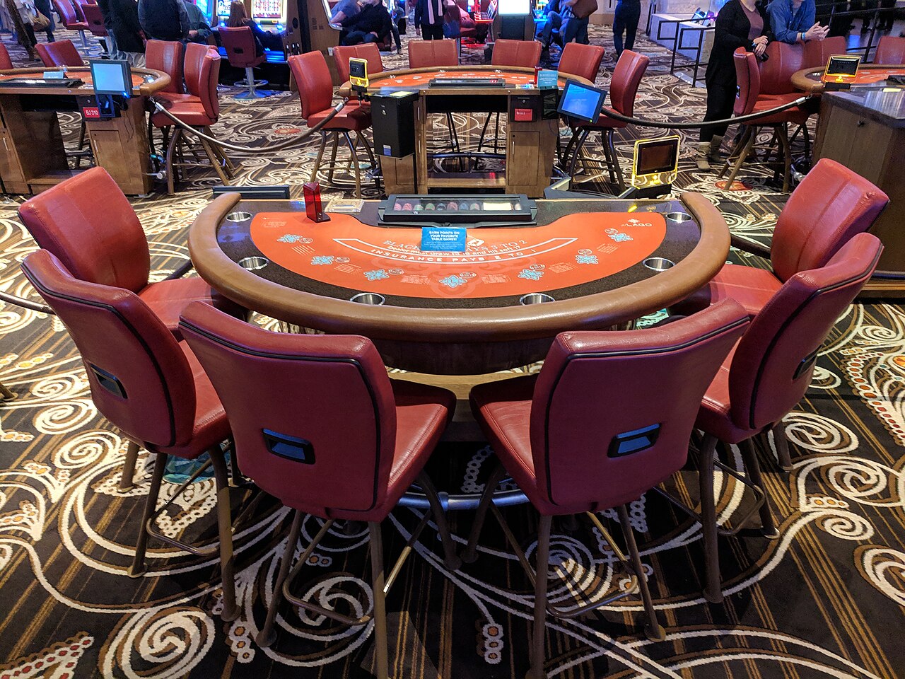 Bàn chơi blackjack live tại RR88 với dealer chia bài trực tiếp