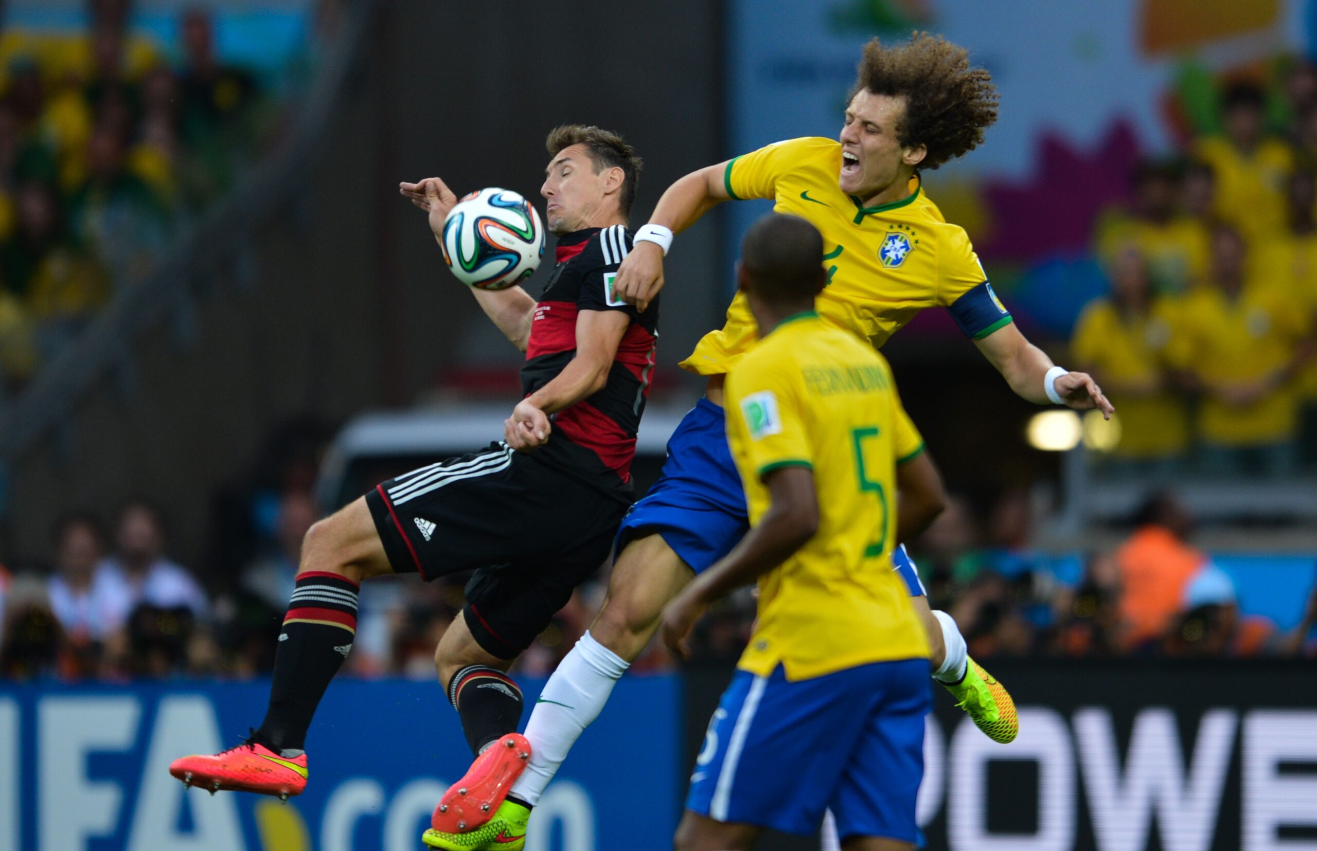Brazil 1-7 Đức tại bán kết World Cup 2014, trận đấu có tổng 8 bàn thắng (số chẵn) trên sân Mineirão