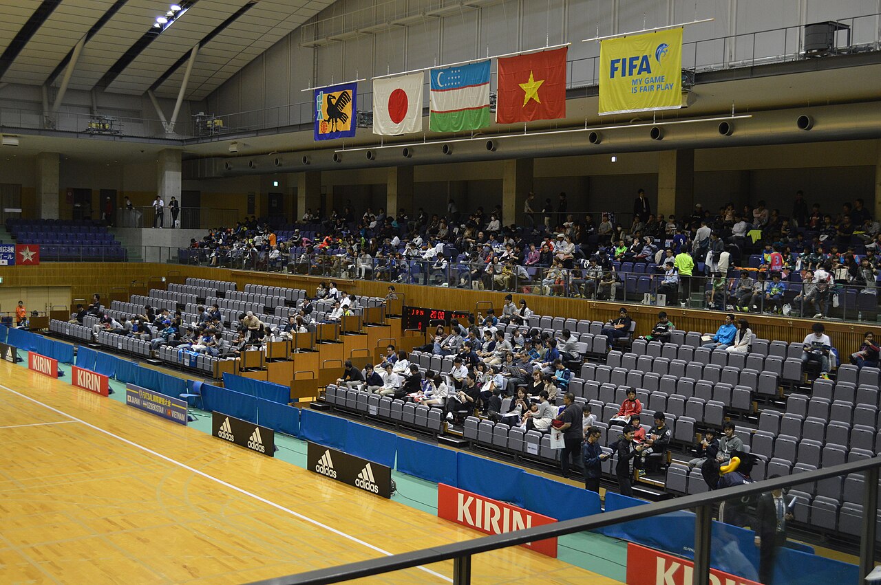 Đội tuyển futsal Việt Nam thi đấu giao hữu với Nhật Bản năm 2016