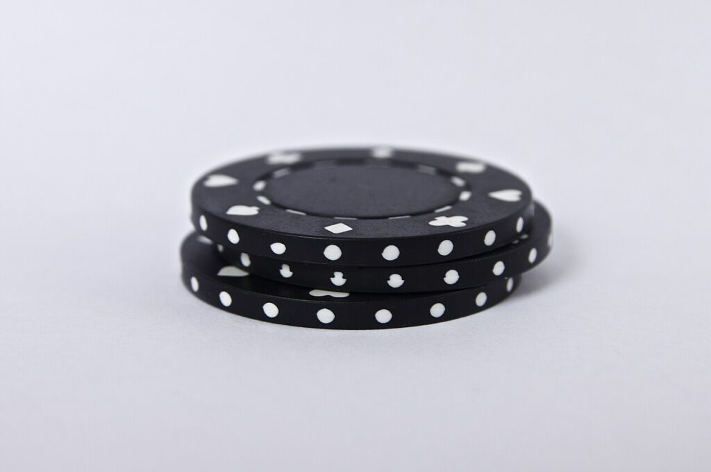 Nhận khuyến mãi RR88 hoàn trả cược casino chips