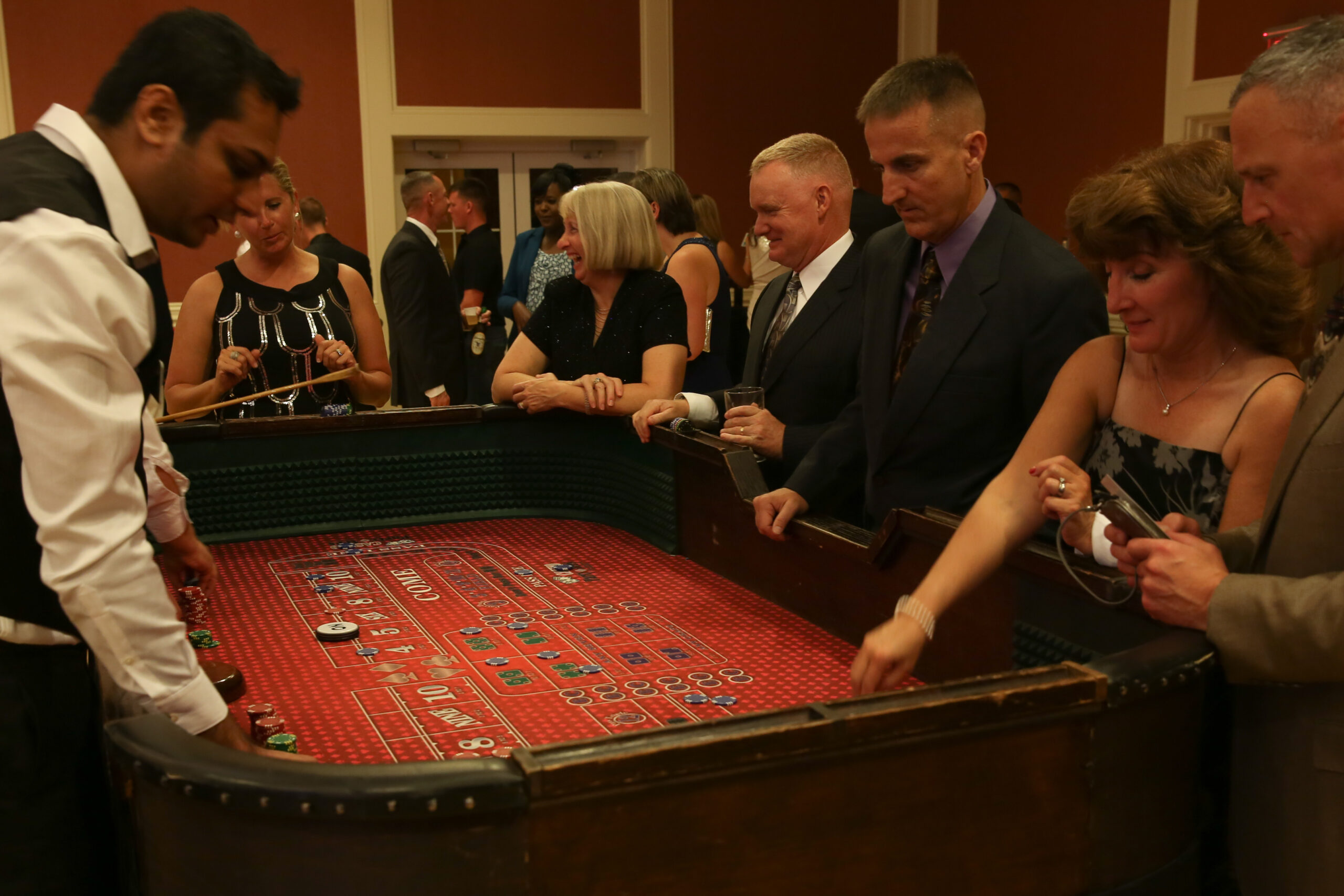 Bàn craps với ván đấu đang diễn ra