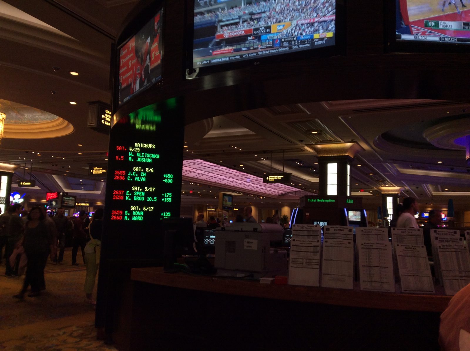 Khu vực đặt cược sportsbook The Palazzo Las Vegas với bảng tỷ lệ cược